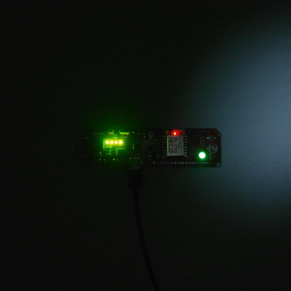 DSTIKE WiFi Deauther V3.5(ESP8266+2dB antenna)WiFi Attack/Control 18650 Powerbank 2A Output NodeMCU Development Kit ESP07 ESP32 |