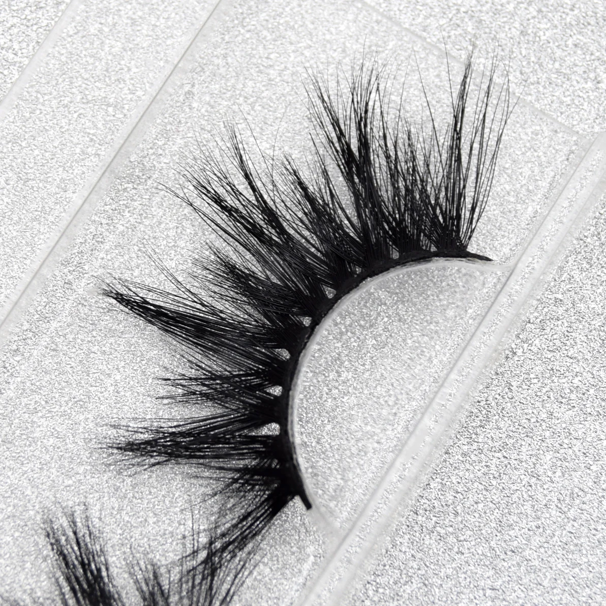 Накладные ресницы Visofree 25 мм Fashion Soft Pure False с клеевой основой для создания гламурного крест-накрест эффекта макияжа глаз Beauty Lash E80.