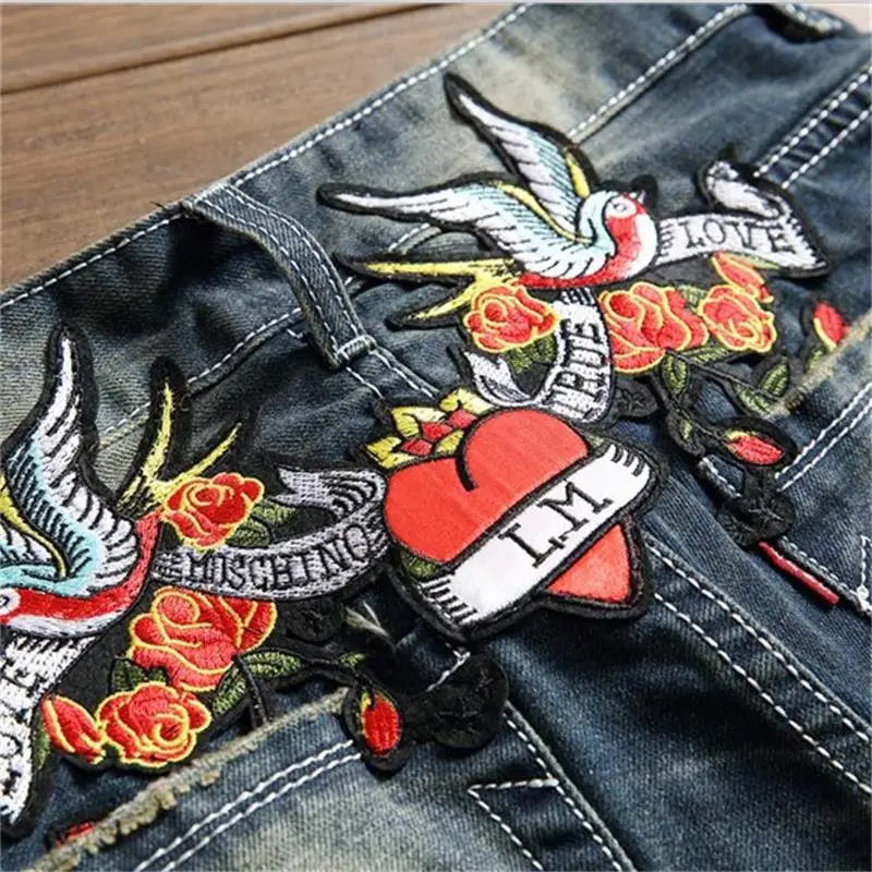 Брендовые джинсы мужские с цветочной вышивкой дизайнерские высокого качества