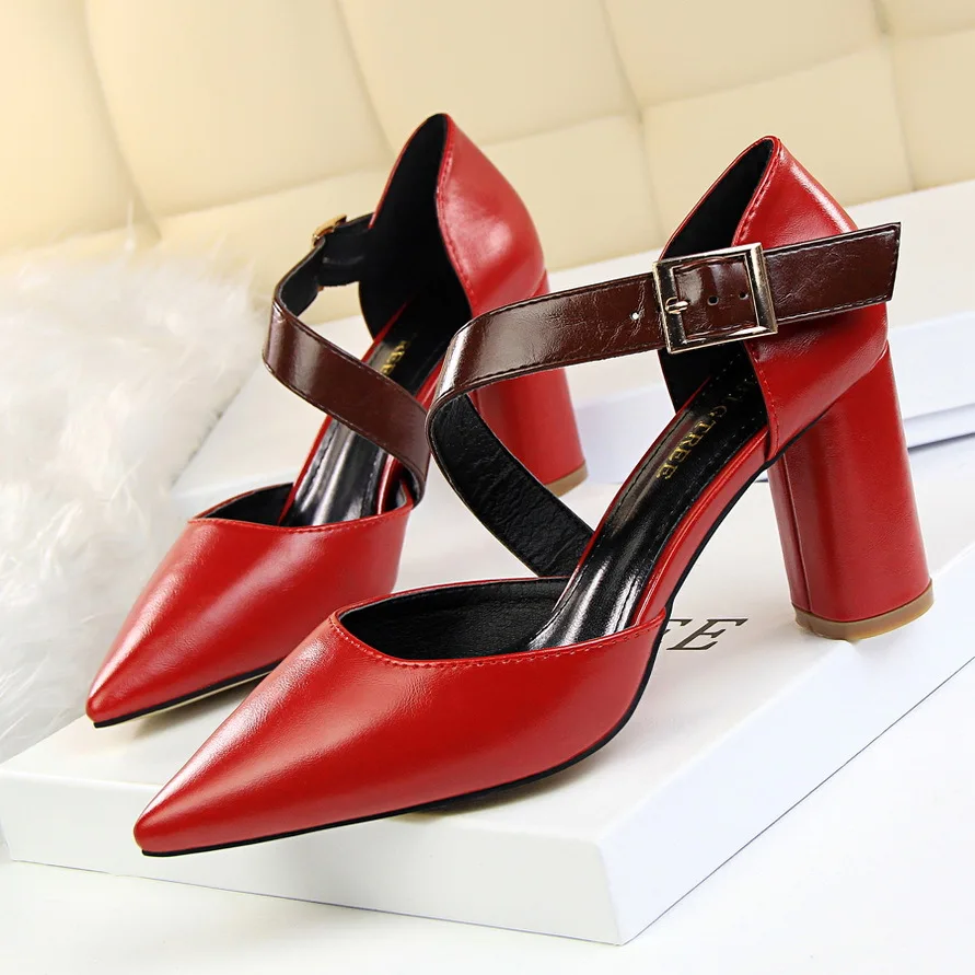 Bigtree мода толстые высокие каблуки обуви дамы ретро кожаные круглые пряжка стиль