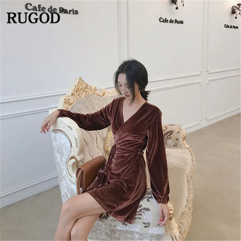 Женское длинное платье RUGOD однотонное элегантное с длинным рукавом и v-образным