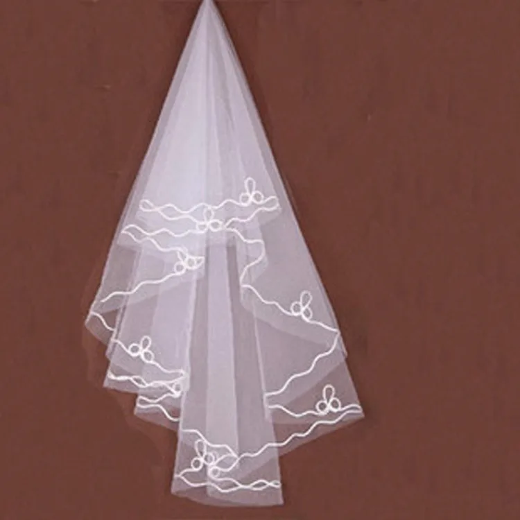 Фата свадебная цвета слоновой кости Тюлевая с кружевными краями короткая