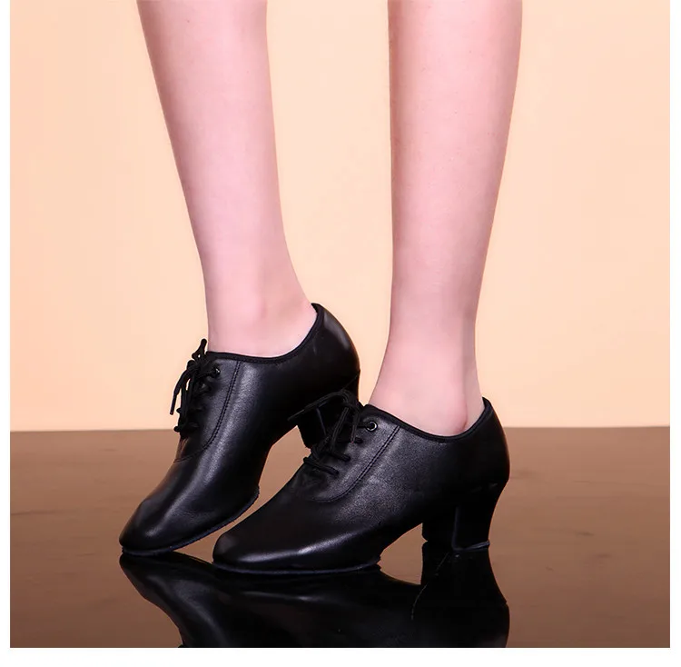 Туфли женские для танцев натуральная кожа с кружевом прорезями