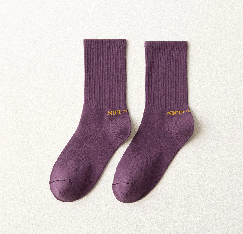 Purple Женские хлопковые модные весенне-осенние носки с надписью Ins, цветные жаккардовые полосатые повседневные однотонные уличные спортивные гольфы Hongkong - Цвет: Purple