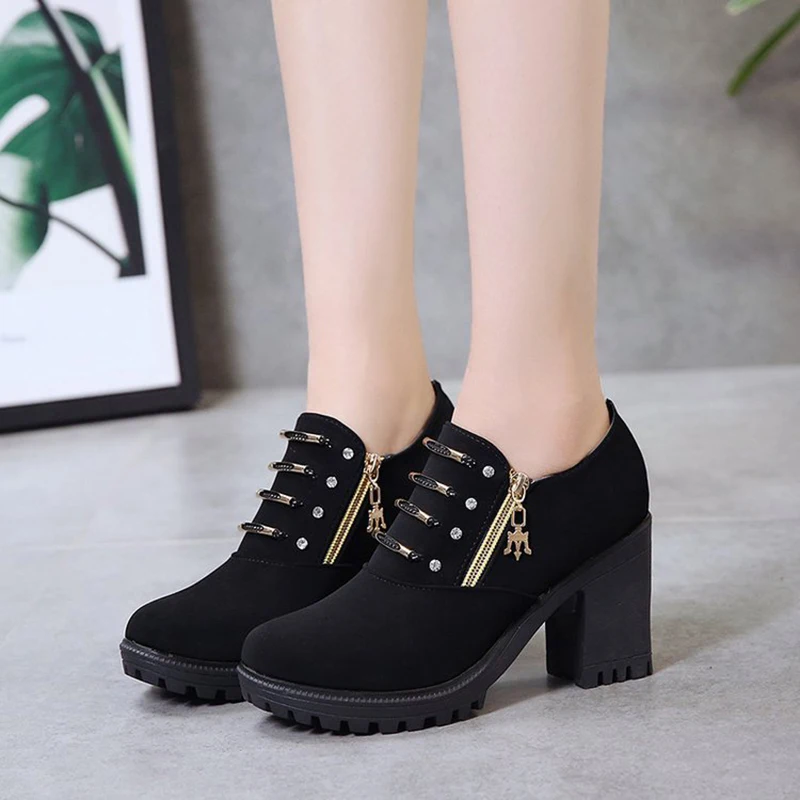 С круглым носком кожаные сапоги martin Женская однотонная обувь на платформе не