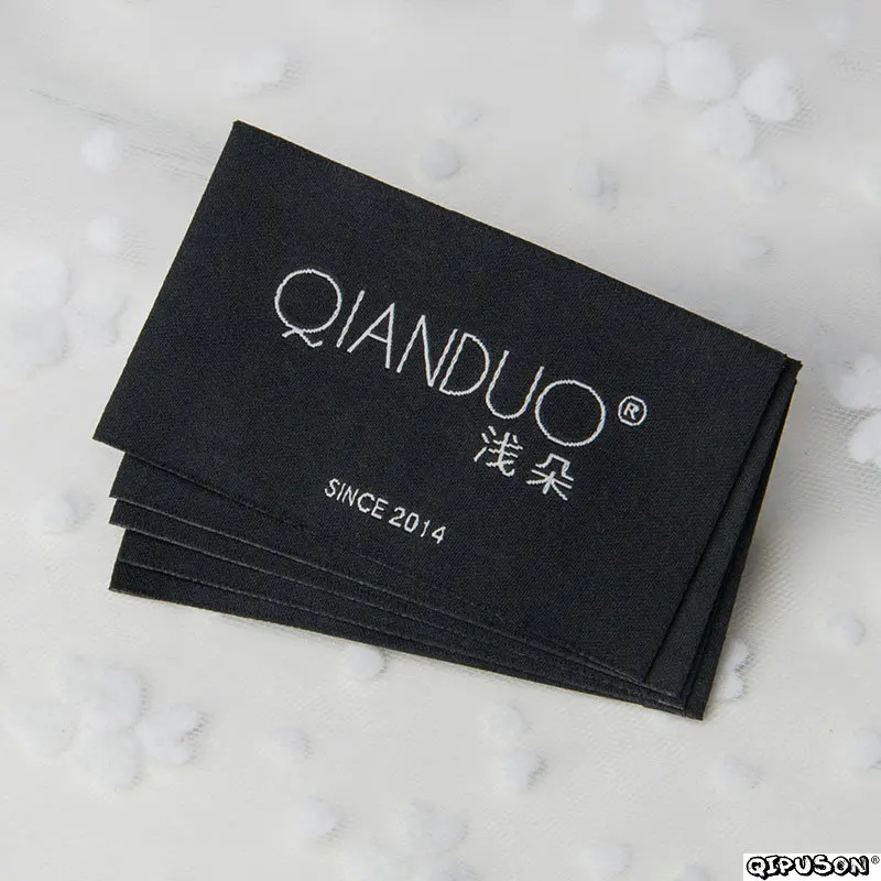 DH069 с логотипом бренда на заказ Название тканые ярлыки для одежды бирки индивидуальные одежда этикетики основные ярлыки для одежды этикетки