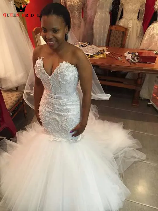 Женское свадебное платье с юбкой годе и большим шлейфом роскошное