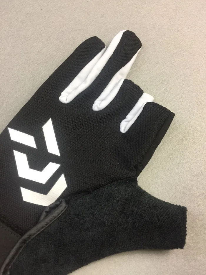 1 Pair DAIWA Anti-Slip 3 Fingers Cut Fishing Gloves Breathable Elasticity 3 Fingerless Hiking Sports Gloves