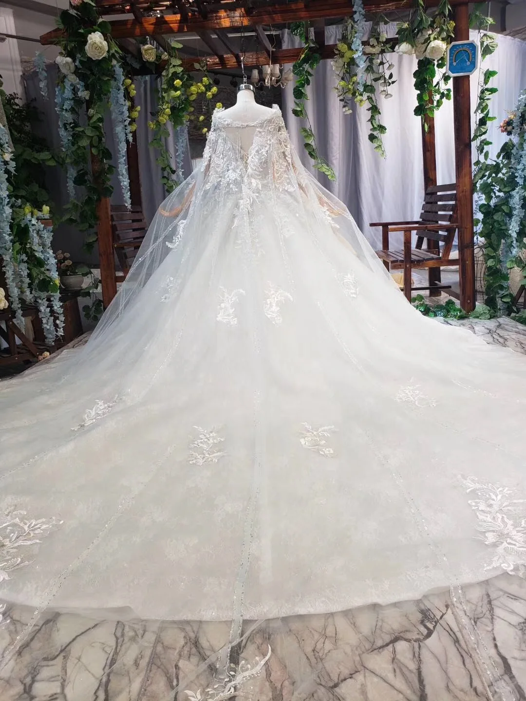 

Real Image Luxury Wedding Dresses 2019 Vsetido De Novia With Shawl Cape Crystals Lace Beading Appliques Bridal Wedding Gowns