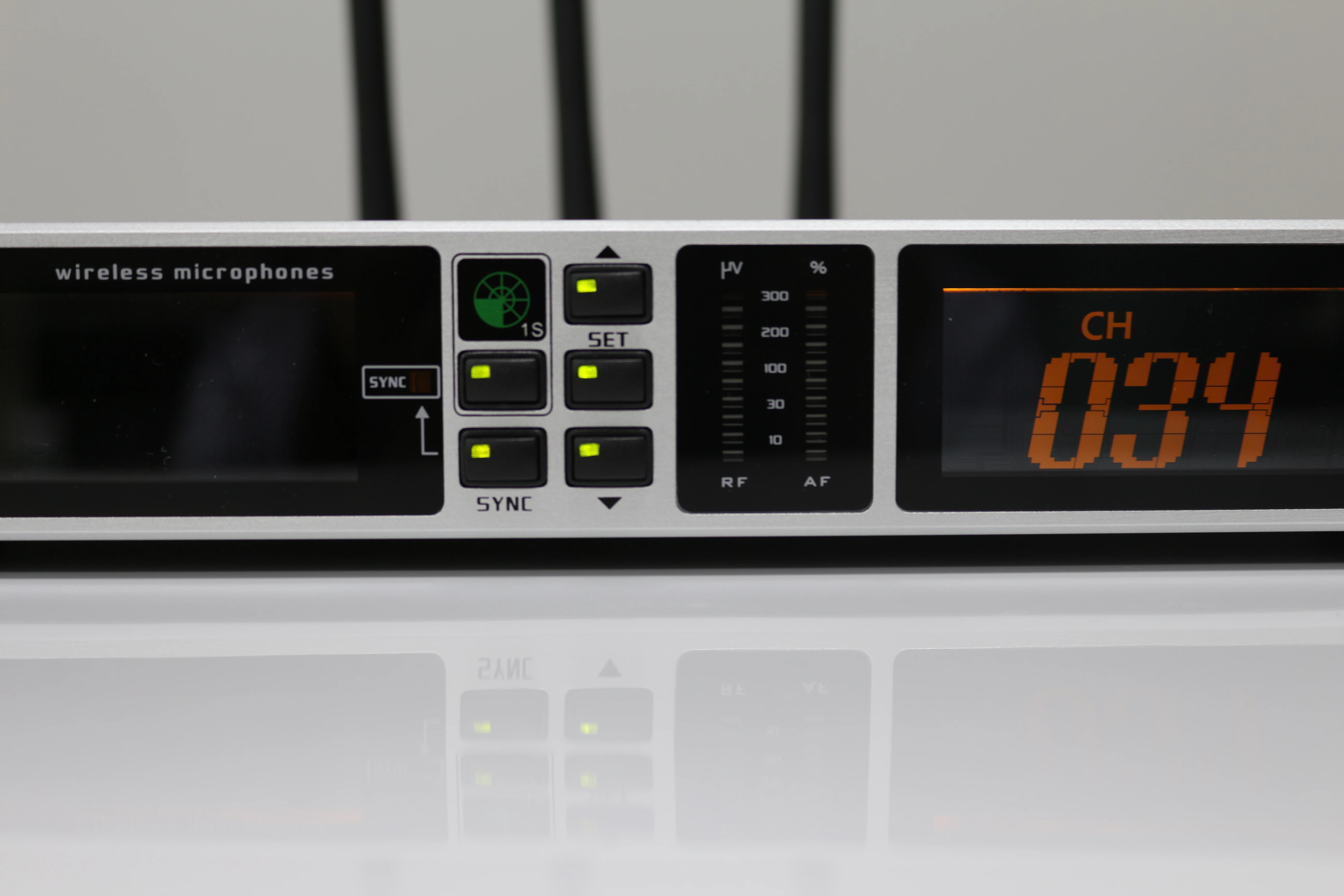 SOM Высокое качество UHF профессиональный двойной беспроводной микрофон Система сценическая производительность динамический 2 канала 2 ручной микрофон