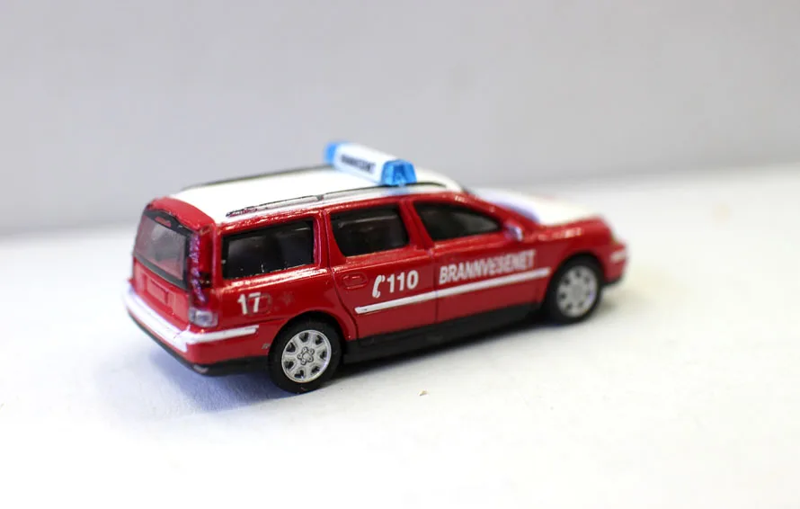 Модель VOLVO V70 1/72 из сплава 2000 модель автомобиля Игрушечная модель| |
