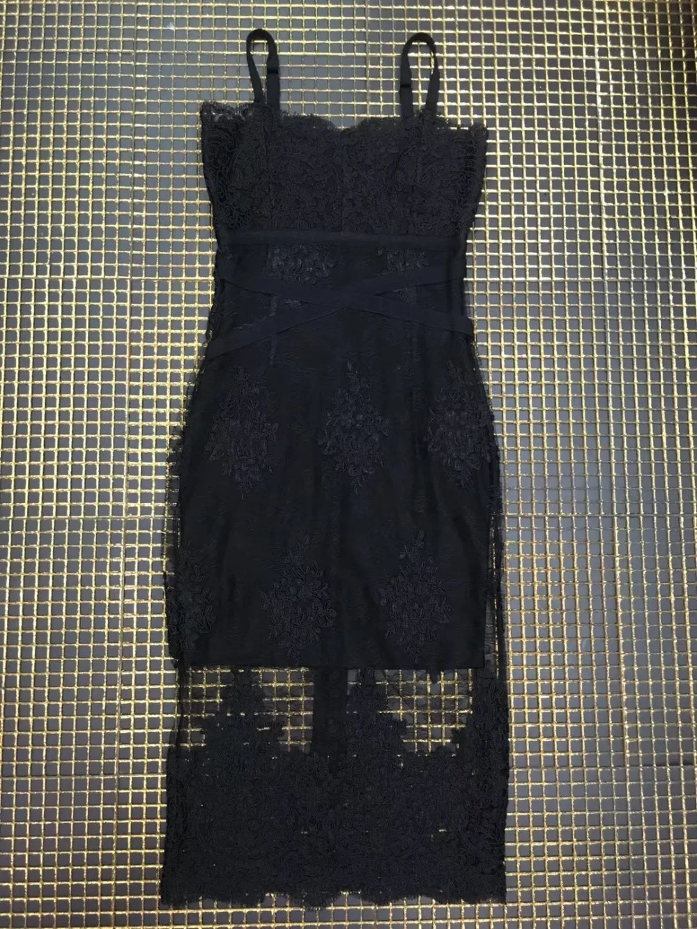 

2018 New black white lace Spaghetti Strap Knee-Length v neck Women Sleeveless Celebrity evening party Bandage dresses wholesale