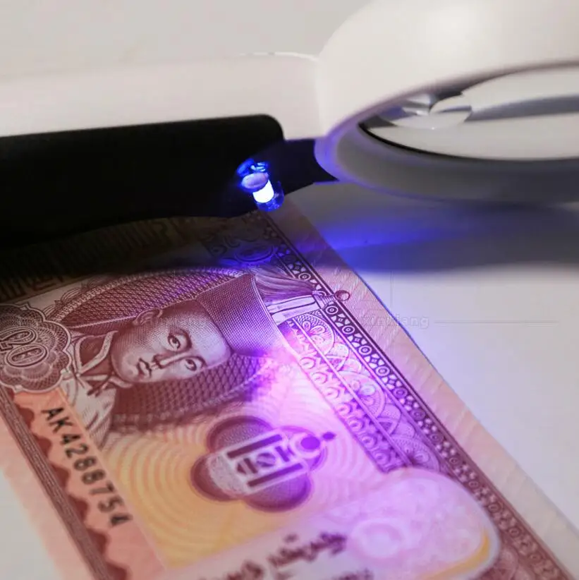 Увеличительное стекло с LED подсветкой ручное офисное для чтения банкнот 6 х12х65 мм