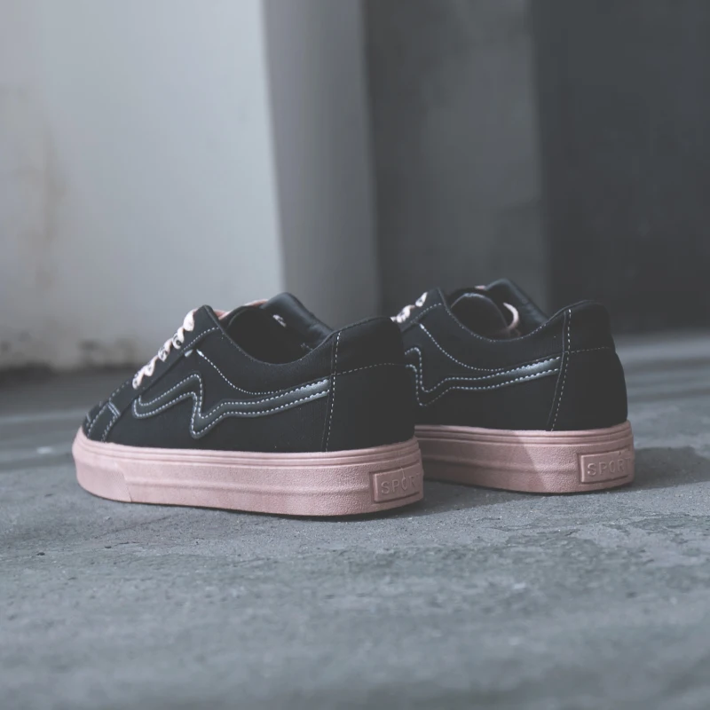 Brand New for Couples Casual Shoes 2018 Retro Style Platform Sneakers Female Leather Black White Color Lace Up Flats Shoe | Обувь