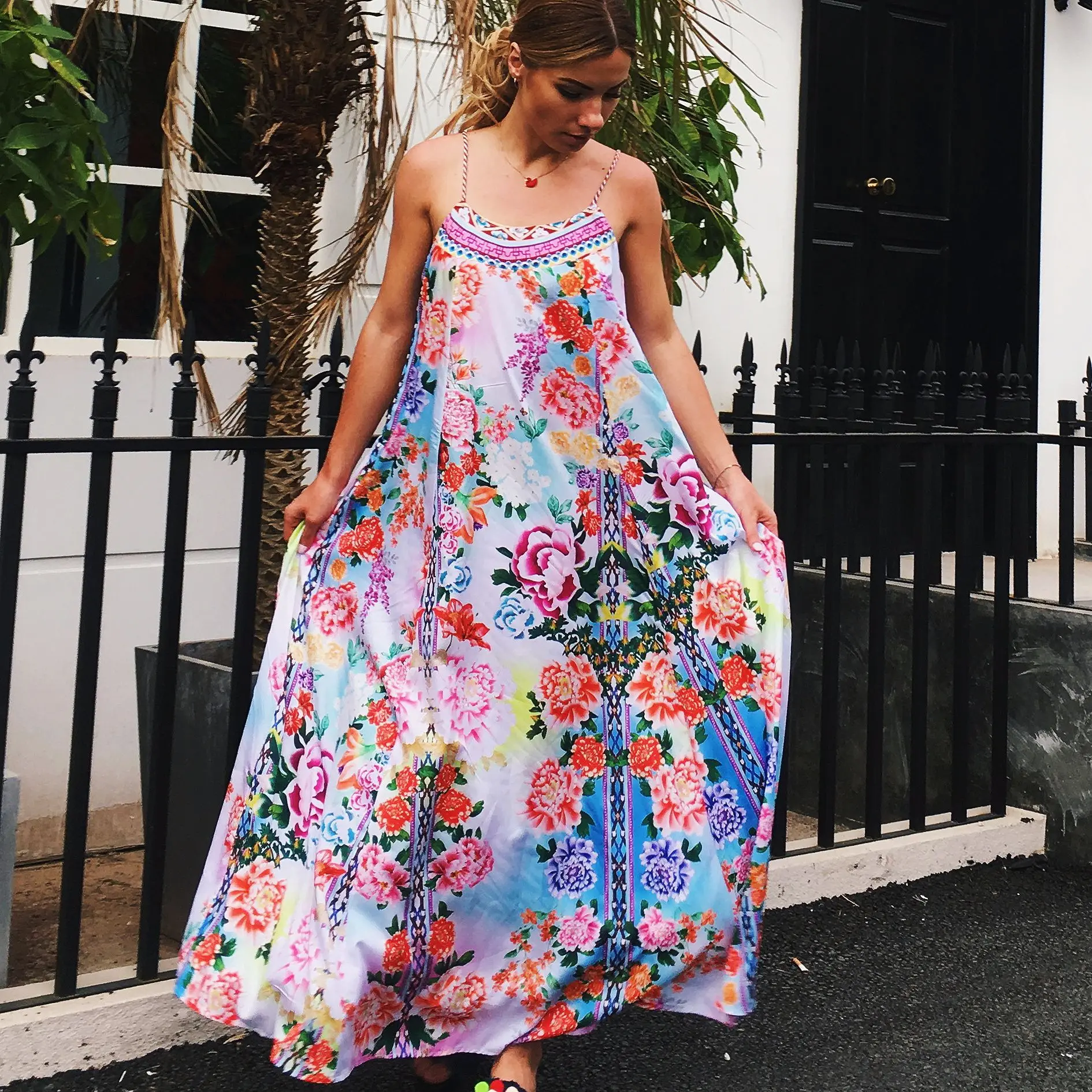 Платья Для женщин Повседневное летнее платье Пляжные наряды 2018 Boho Sexy бретелек
