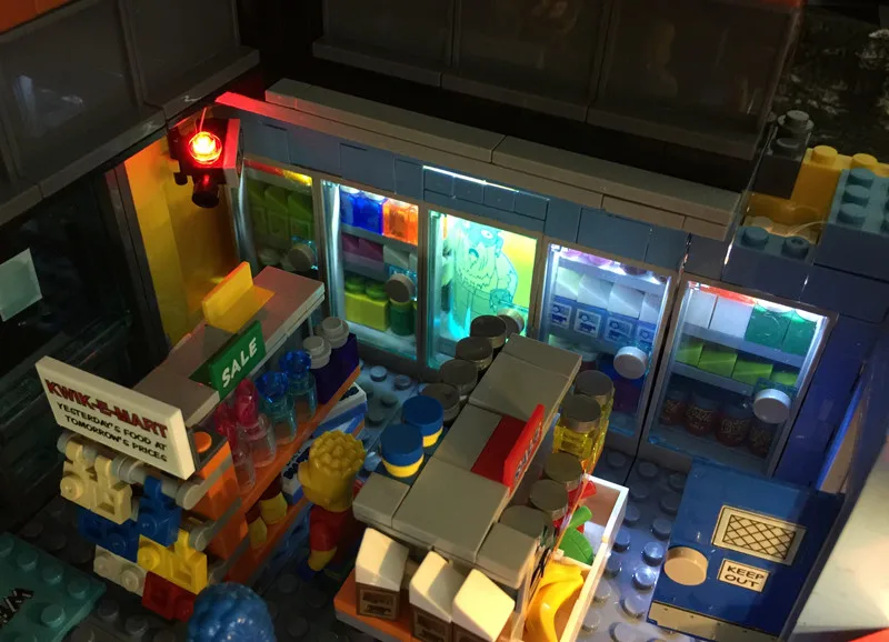 Комплект со светодиодной подсветкой для модели 71016 Kwik-E-Mart совместим только с