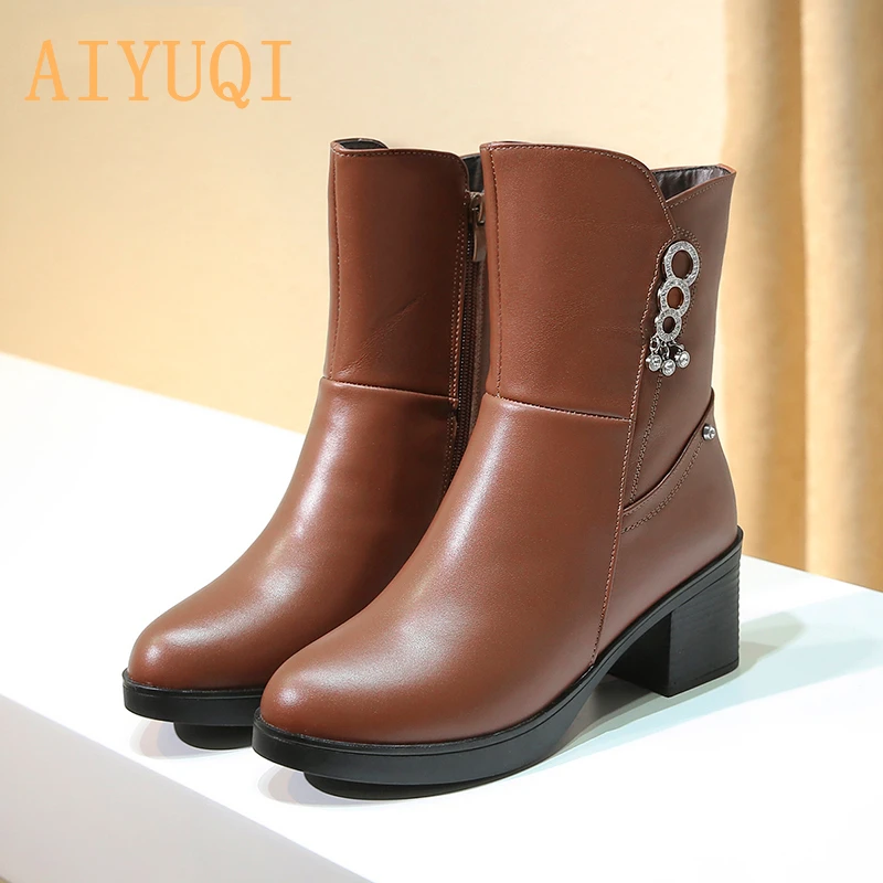 AIYUQI; женские зимние ботинки; Сезон Зима; Новинка года; natura; женские ботинки из натуральной кожи; большие размеры 42-43; толстая шерсть; блестящие женские модельные туфли