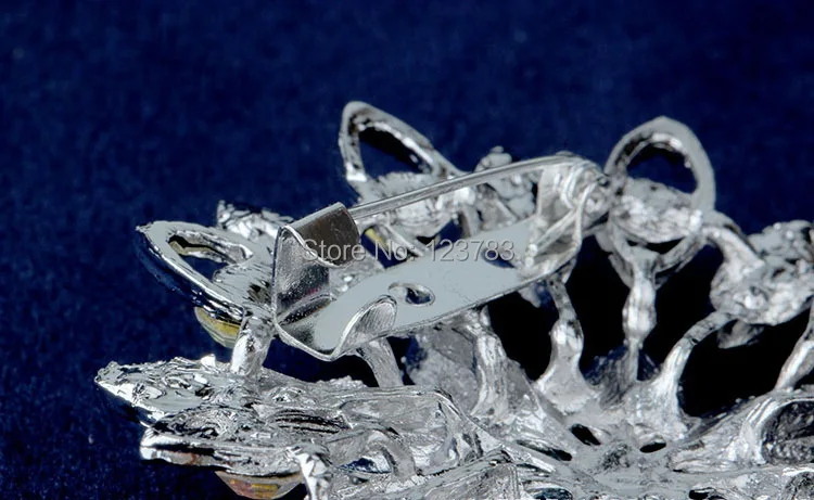 2017 Модный Нежный Брошь с Ринестонами, Вырезанный из Смолы Цветок Смешанных Цветов на Застежке для Плаща.