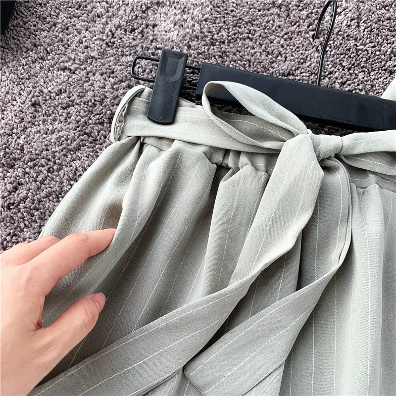 Женский костюм ALPHALMODA комплект из двух предметов топ без рукавов с отложным