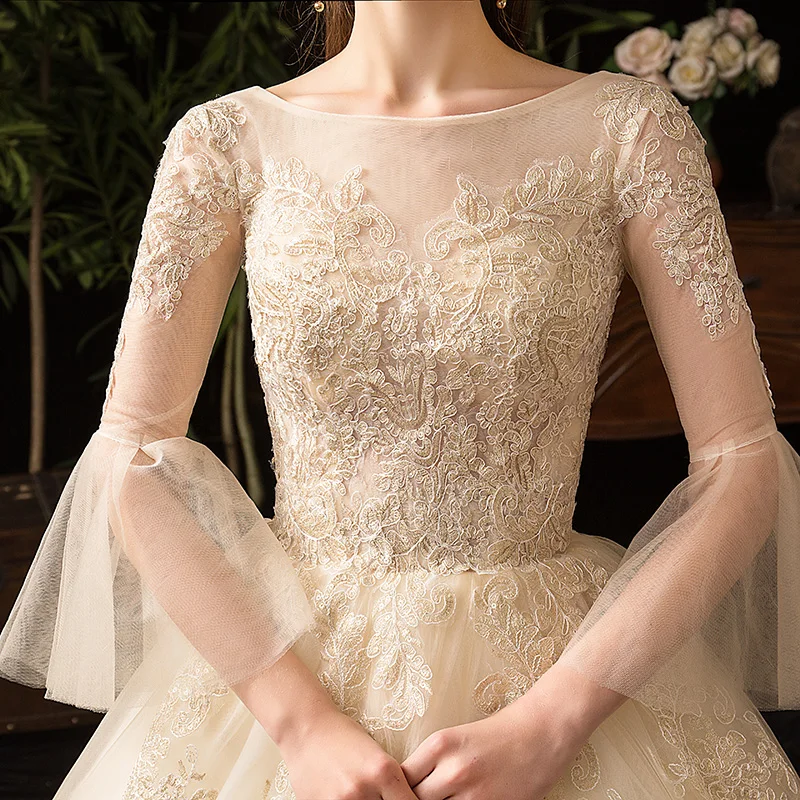 Кружевное свадебное платье с аппликацией вырезом лодочкой и расклешенными