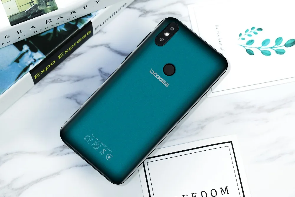 DOOGEE Y8 смартфон с 6 1-дюймовым дисплеем четырёхъядерным процессором MTK6739 ОЗУ 3 ГБ