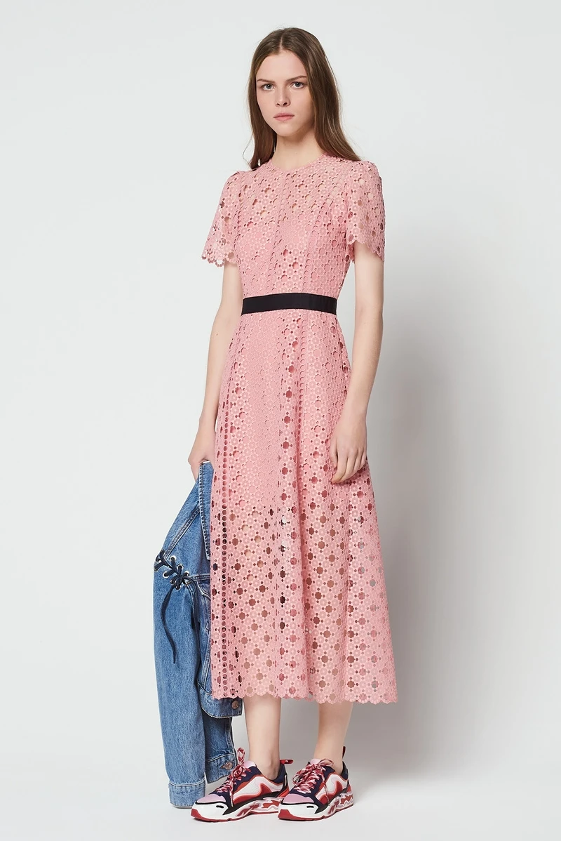 2018 лето взлетно-посадочной полосы Дизайн выдалбливают розовое кружевное платье