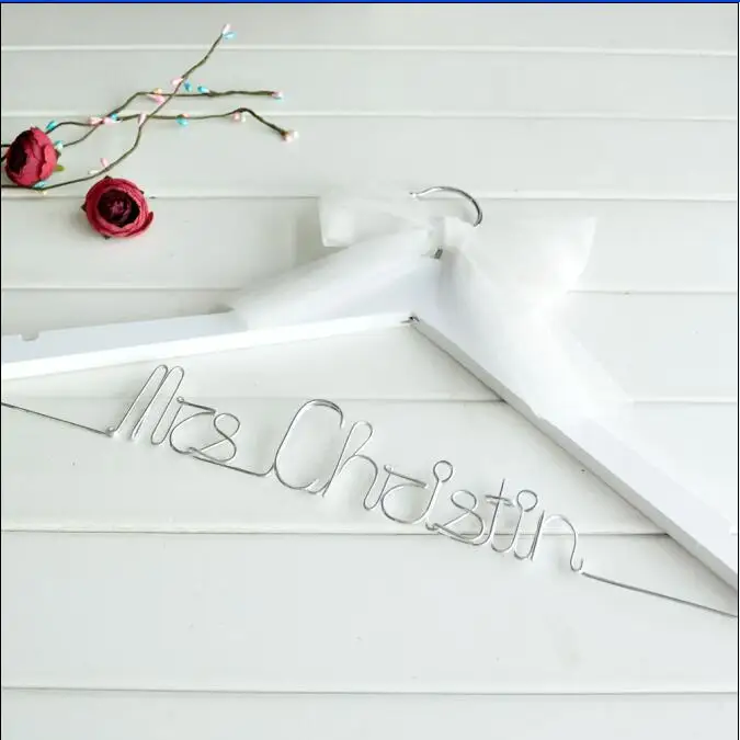 A white hanger Свадебная проволочная вешалка на заказ, Свадебная Вешалка, подарок для невесты, для жениха, индивидуальная вешалка для свадебного пальто, вешалка для костюма жениха - Цвет: A white hanger