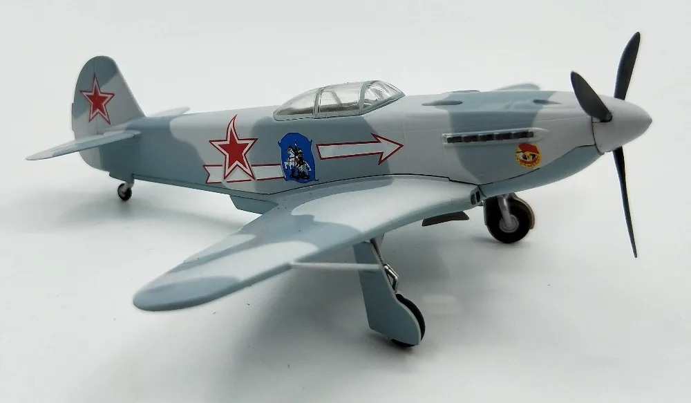 1:72 модель боевого летательного аппарата Як 3 во время Второй мировой войны трубач
