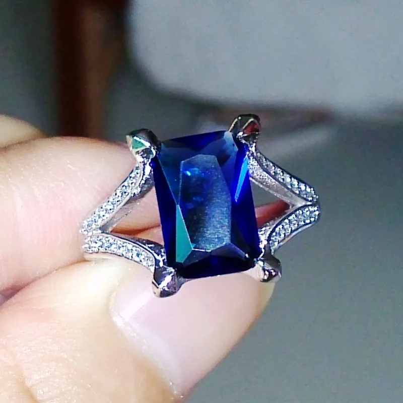 Мужское Винтажное кольцо из серебра 925 пробы с фианитом