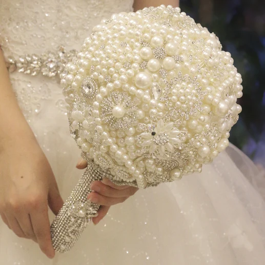 

White pearl bridal bouquet custom crystal luxury wedding bouquet handle curd sparkling Bride 's Spherical bouquet