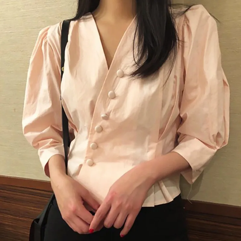 Женская блузка CHICEVER розовая с треугольным вырезом и рукавом три четверти на