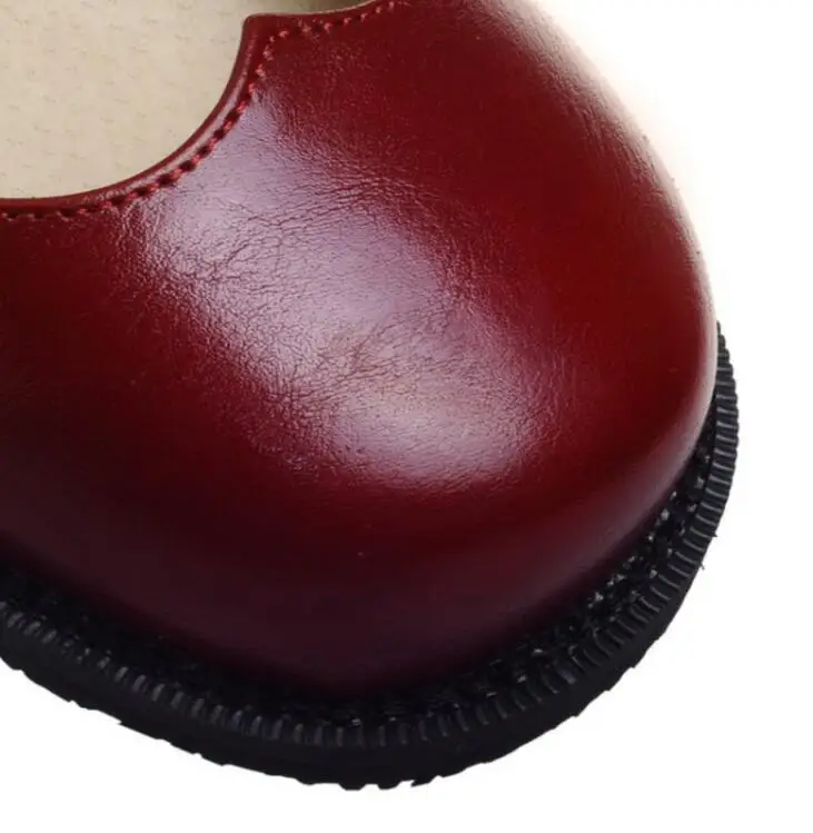 Женская обувь на плоской подошве с круглым носком и перекрестными ремешками