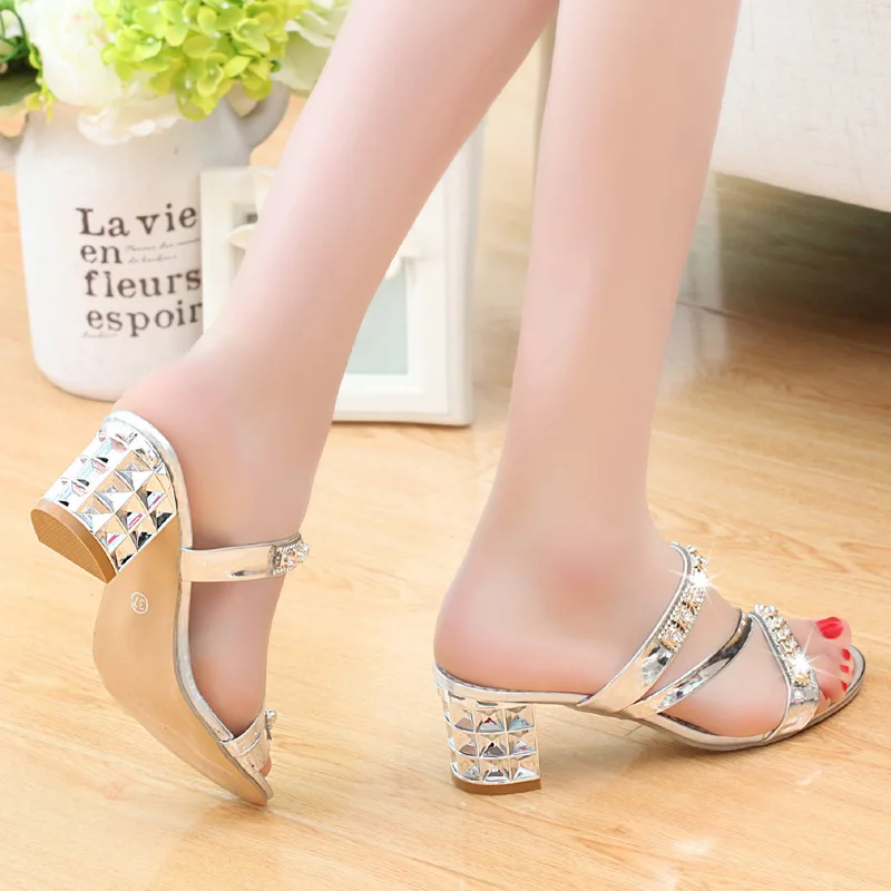 

2019 Casual fashion Women Summer Hollow Out Faux Leather Rhinestones Thick Heel Fish mouth fingerless slippers