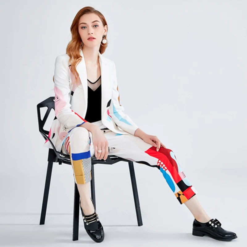 Женский брючный костюм с принтом подиумный комплект из блейзера и брюк одной