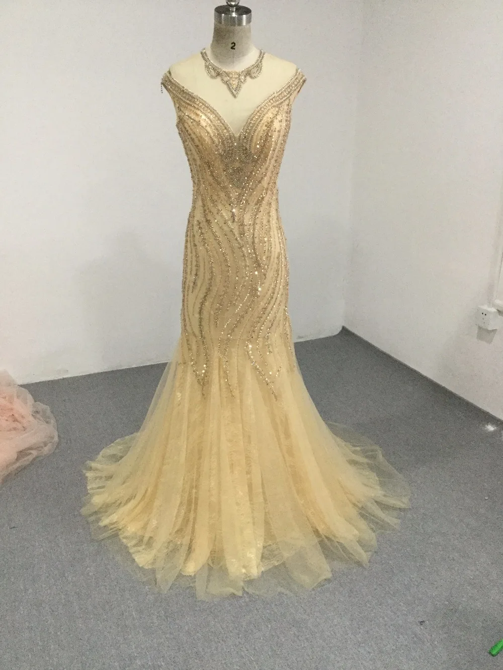 CloverBridal шикарное блестящее Золотое Платье русалки с бусинами, импортное праздничное платье с кружевом+ фатиновая Иллюзия сзади