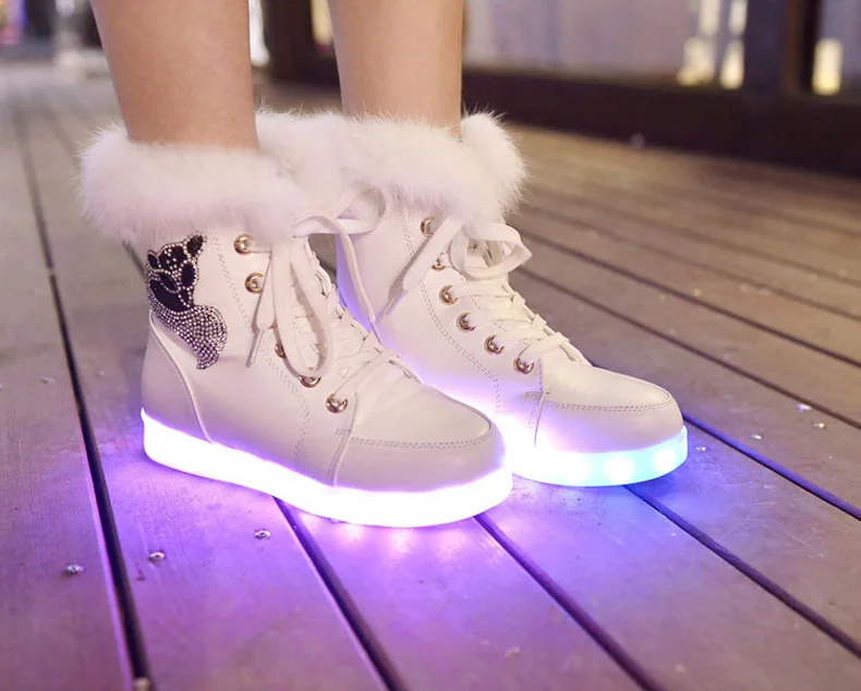 Новинка 2018 светящиеся туфли женские высокие кроличьи меховые стеганые сапоги с