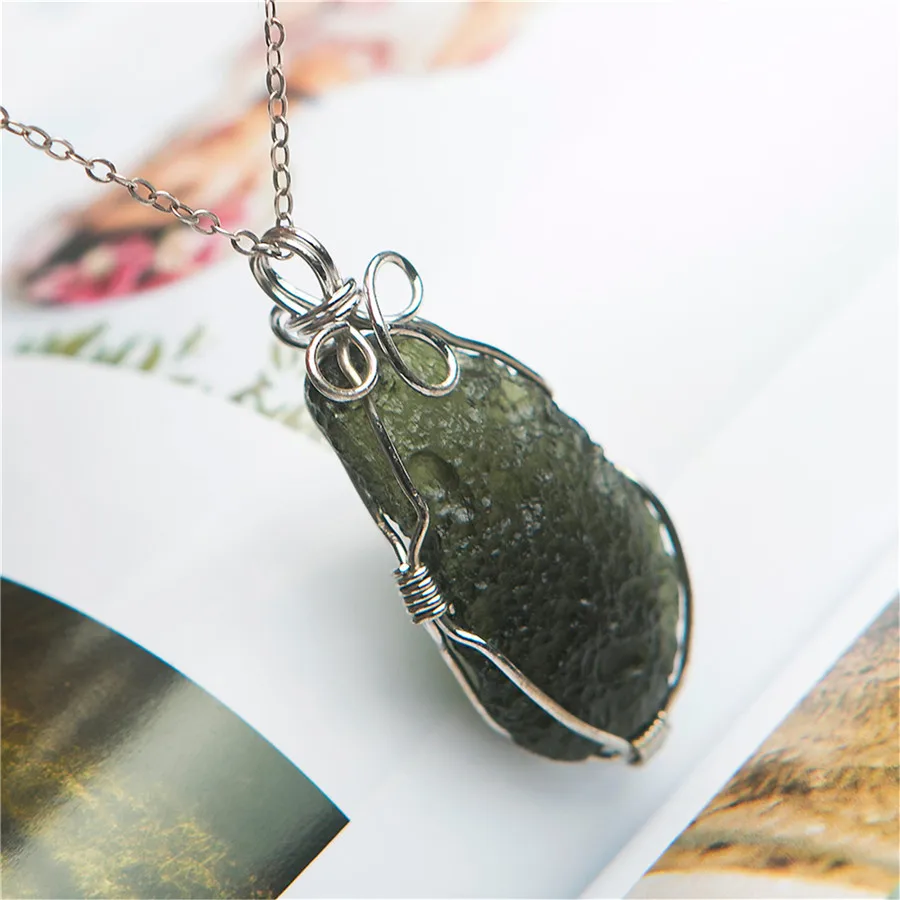 Подлинное зеленое натуральное Moldavite драгоценный камень кристалл 925
