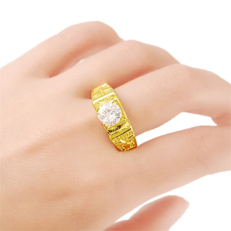 Высококачественное обручальное кольцо из желтого золота с фианитом