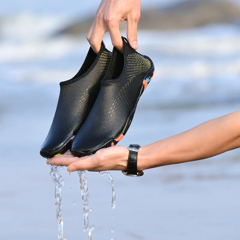 Светильник кие кроссовки для воды мужчин и женщин однотонные Нескользящие