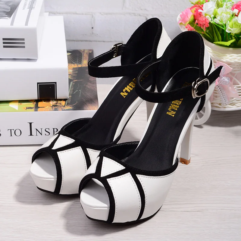 Summer hollow buckle women's shoes European and American fight color fish mouth fine with high heels young daily | Обувь