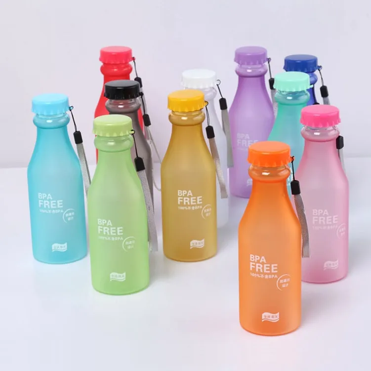 Небьющийся матовый герметичный пластиковый чайник карамельных цветов 550 мл без