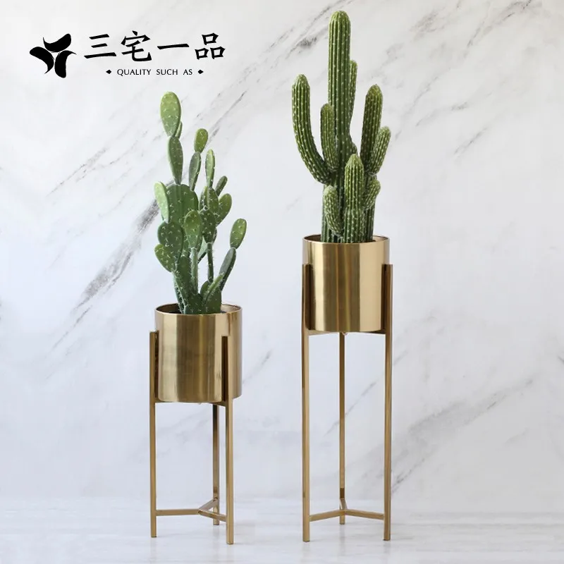 Вилла для гостиной с древней бронзовой вазой цветов в чагале скандинавский стиль