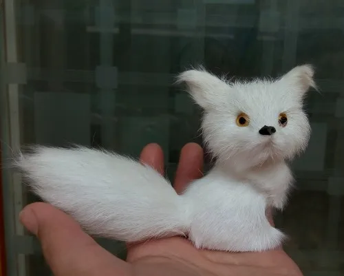 Маленькая милая игрушечная игрушка из белой лисы смолы и меха lucky fox кукла в