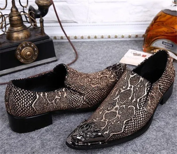 Мужская обувь с острым носком и тиснением в европейском стиле Модная для ночного