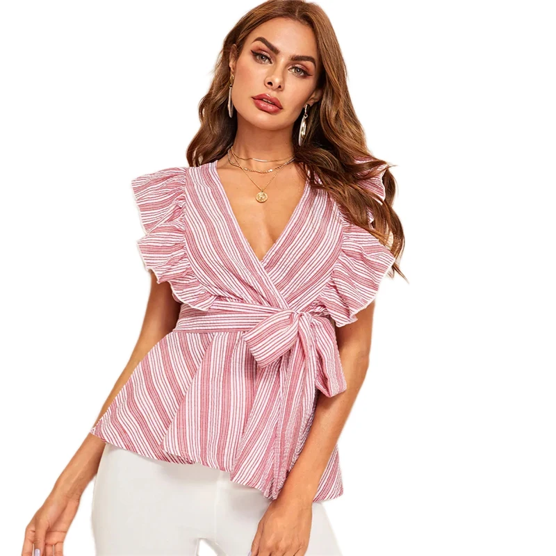 Sheinside, розовый топ с рюшами и проймой, с вырезом, с поясом, в полоску, без рукавов, глубокий v-образный вырез, блузка для женщин, лето, топ с баской, в стиле бохо