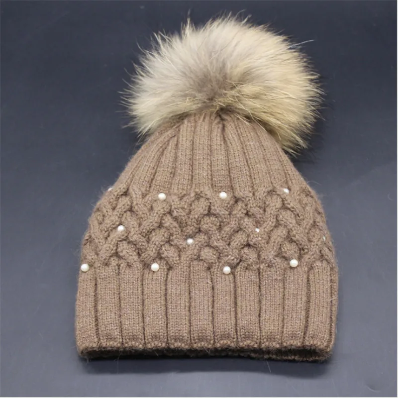 Вязаная женская зимняя шапка мяч из натурального меха енота вязаная крючком с