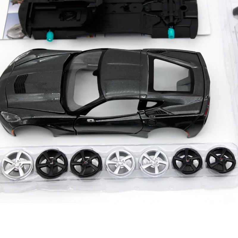 Сборная модель автомобиля Maisto 1:24 2014 Chvrolet Corvettes STINGRAY Coupe темно-серого цвета