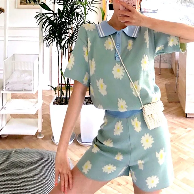 Комплект из двух предметов женский летний вязаный разноцветный цветочный