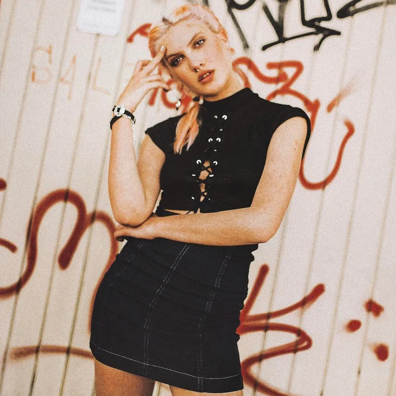 Футболка Для женщин открытые летние с черной топы круглым вырезом пикантные