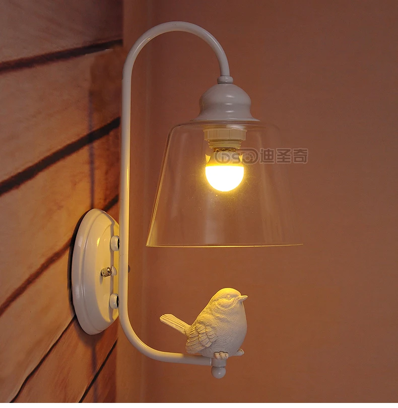 Современный компактный персонализированный настенный светильник в